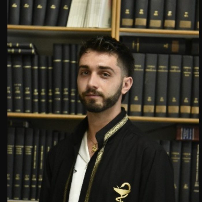 Ορκωωμοσία εγω στη βιβλιοθήκη